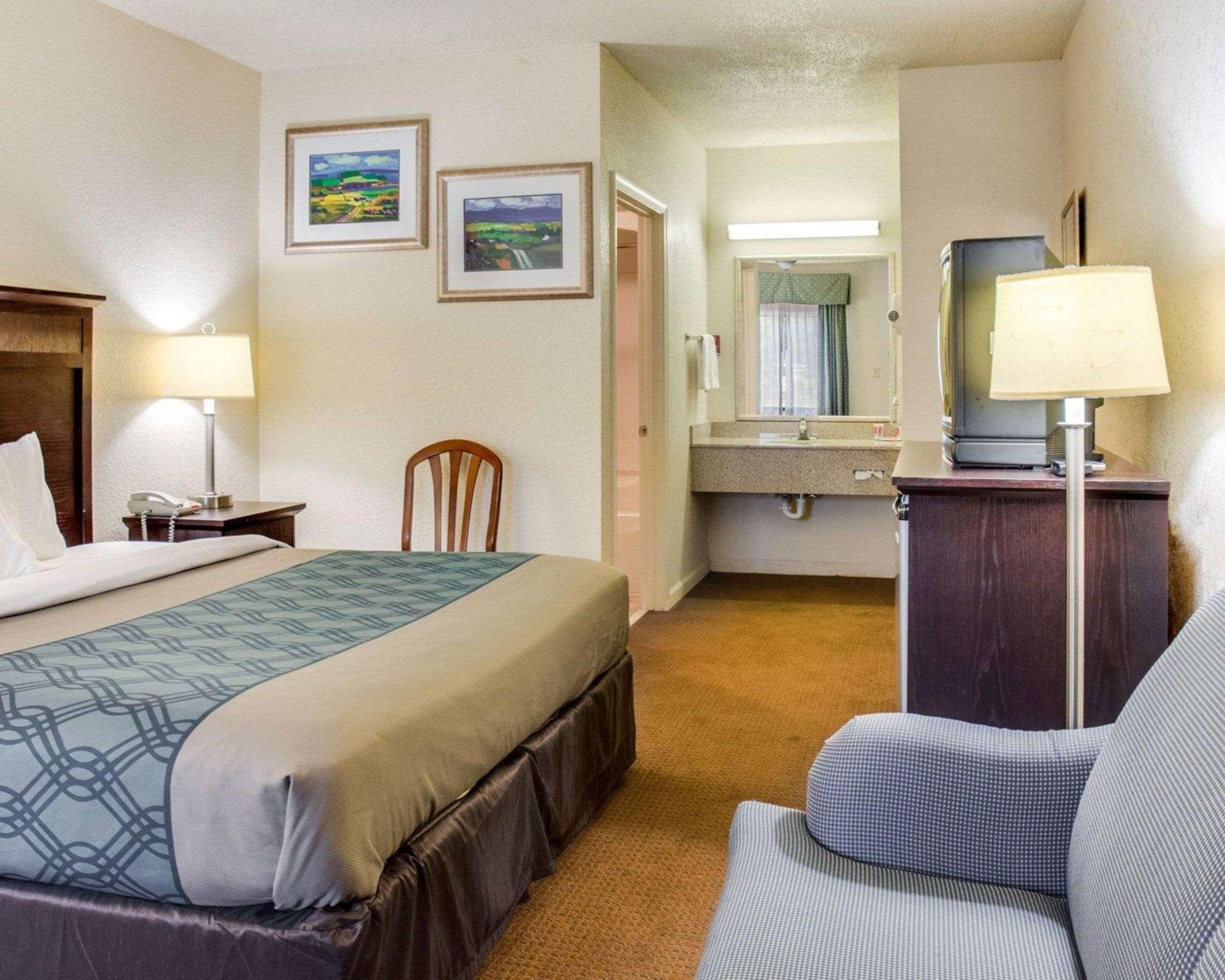 Quality Inn & Suites Suffolk Buitenkant foto