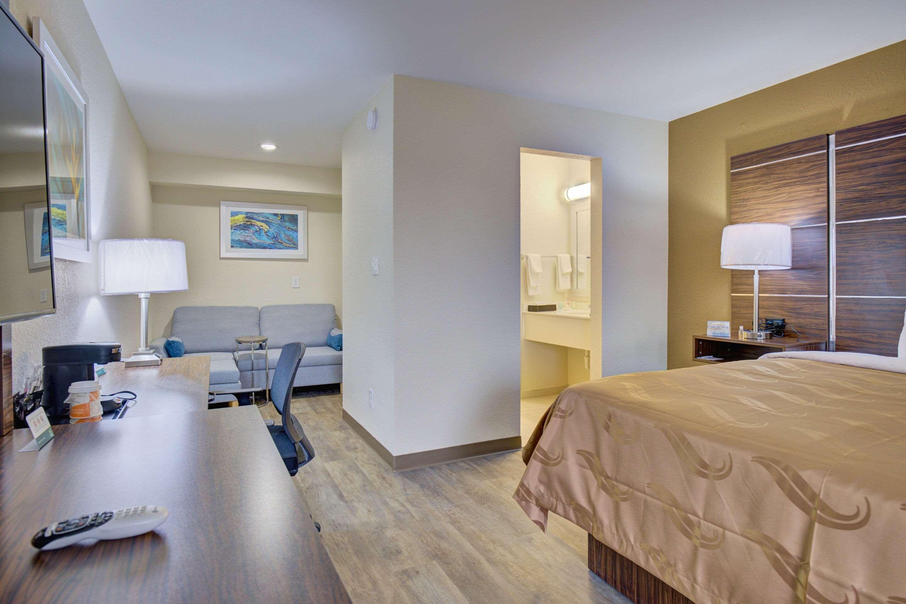 Quality Inn & Suites Suffolk Buitenkant foto