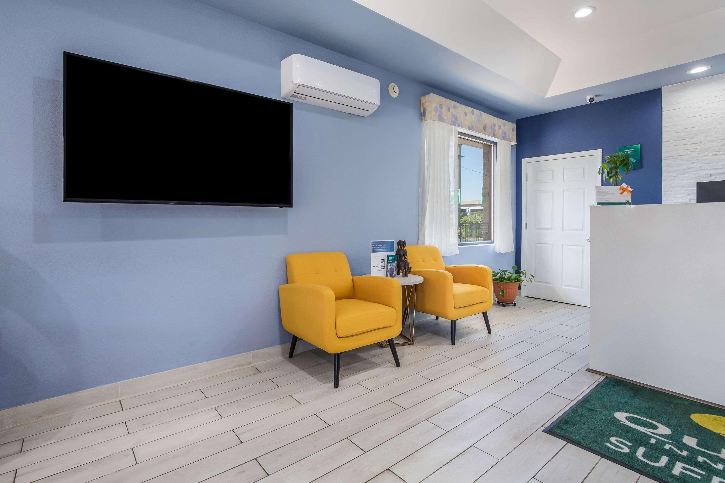 Quality Inn & Suites Suffolk Buitenkant foto