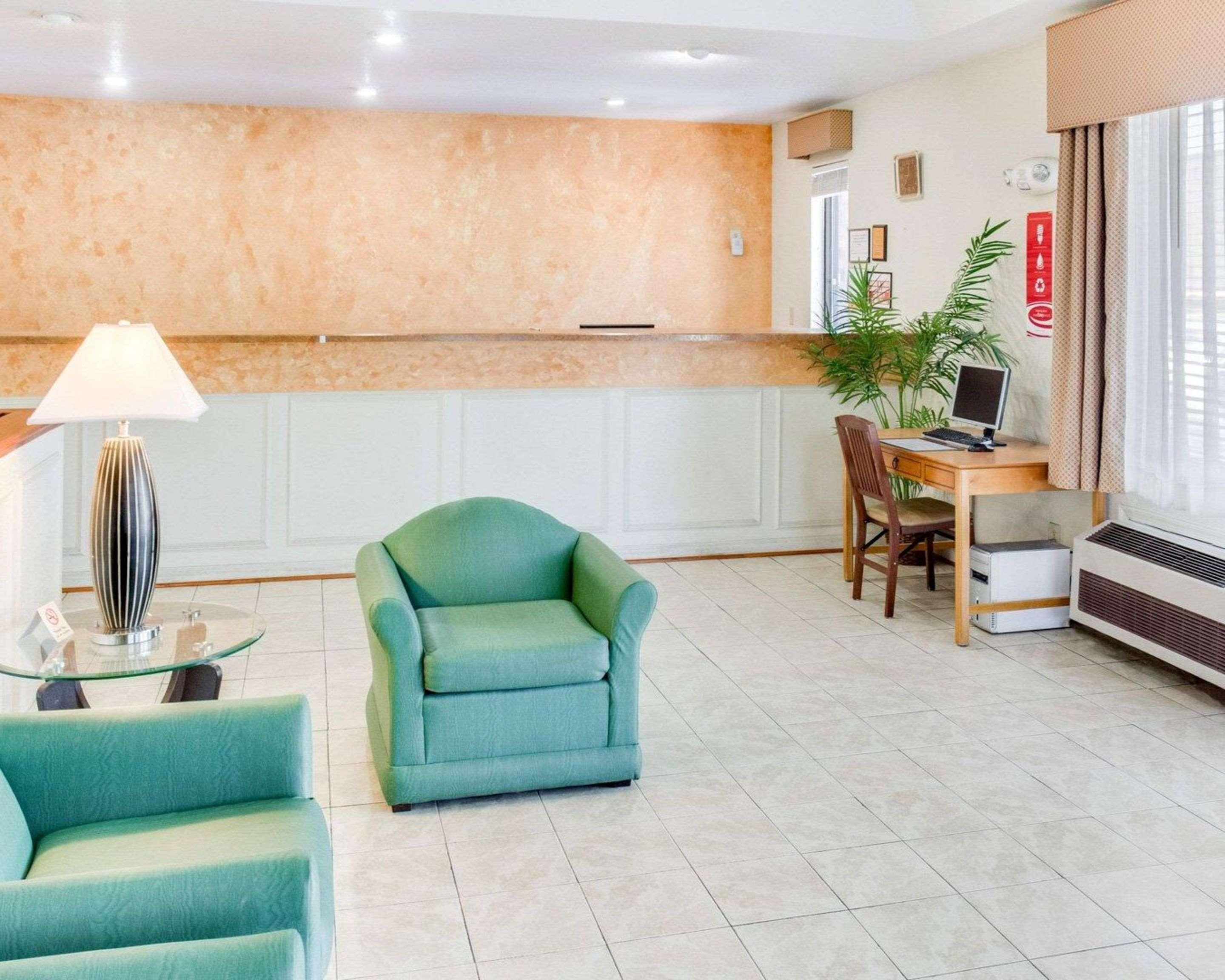 Quality Inn & Suites Suffolk Buitenkant foto